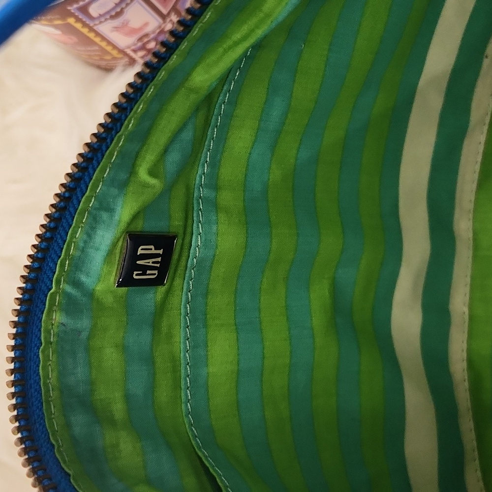 NWOT. Y2K Gap Genuine Pebbled Leather Shoulder Bag - Picture 10 of 14